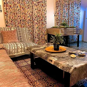  Apartamento Violeta With Cozy Balcony
